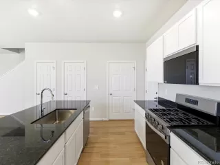 Photo #5: 8340828 Listing