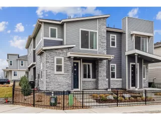 More Details about MLS # 8350333 : 4588 S VERSAILLES ST A AURORA CO 80015