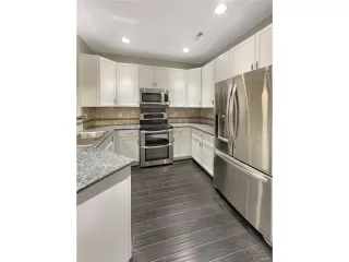 Photo #5: 8373695 Listing