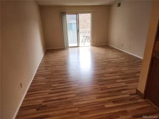 Photo #5: 8391669 Listing