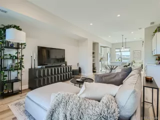 Photo #5: 8396701 Listing