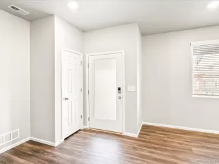 Photo #5: 8413096 Listing