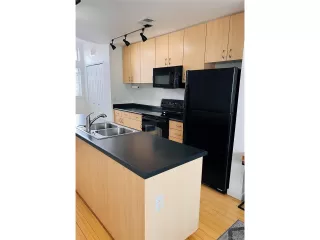 Photo #4: 8418457 Listing