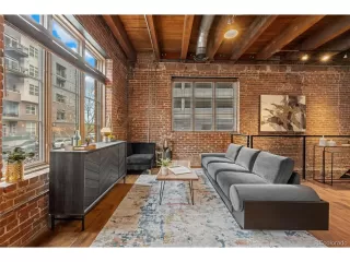 Photo #3: 8423106 Listing