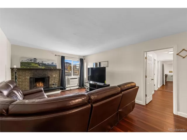 MLS: 8423685 Condo For Sale