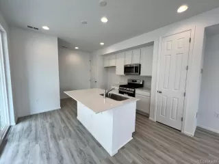 Photo #5: 8431320 Listing