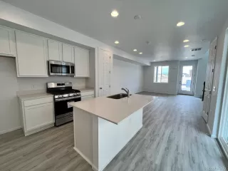 Photo #6: 8431320 Listing
