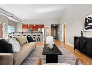 Photo #4: 8436279 Listing