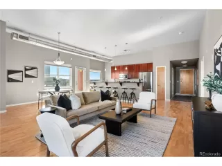 Photo #5: 8436279 Listing