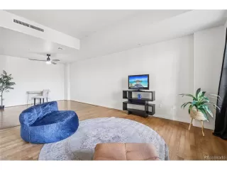 Photo #5: 8438312 Listing