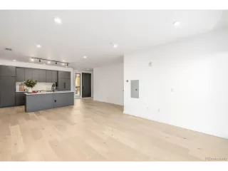 Photo #6: 8438415 Listing 