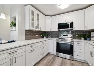 Photo #5: 8441806 Listing