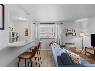 Photo #5: 8445040 Listing