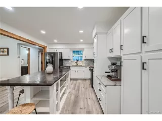 Photo #6: 8464956 Listing