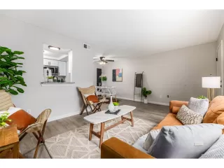 Photo #4: 8490282 Listing