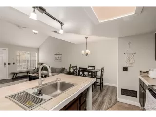 Photo #5: 8513958 Listing