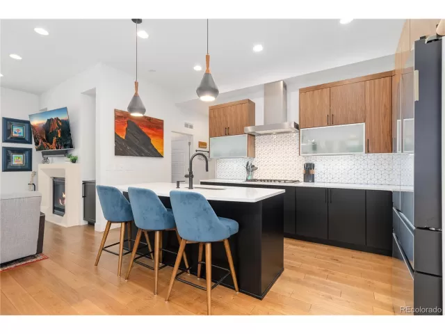 MLS: 8516353 Condo For Sale