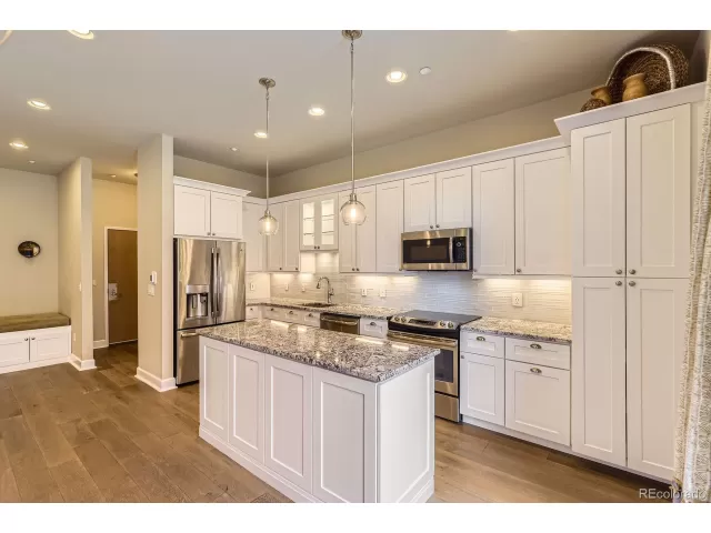 MLS: 8547568 Condo For Sale