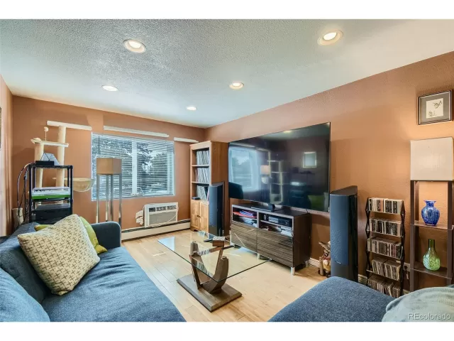 MLS: 8555078 Condo For Sale