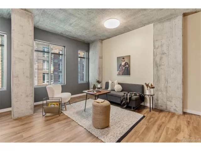 MLS: 8600578 Condo For Sale