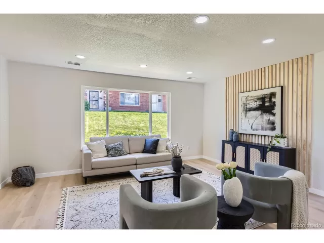 MLS: 8600813 Condo For Sale