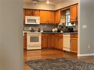 Photo #6: 8635625 Listing