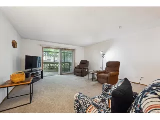 Photo #3: 8653757 Listing