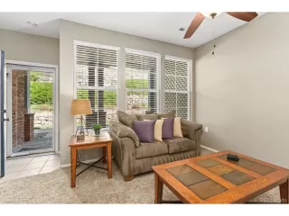 Photo #5: 8672108 Listing