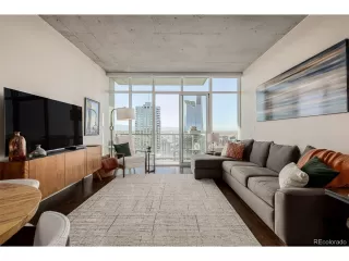 Photo #6: 8712971 Listing