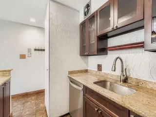 Photo #5: 8713031 Listing