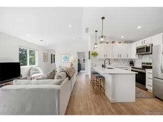 Photo #3: 8727712 Listing