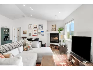 Photo #5: 8727712 Listing