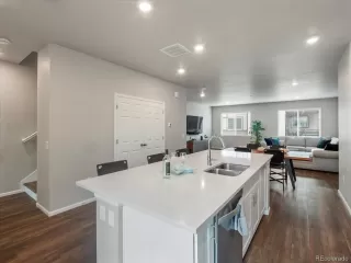 Photo #5: 8733461 Listing