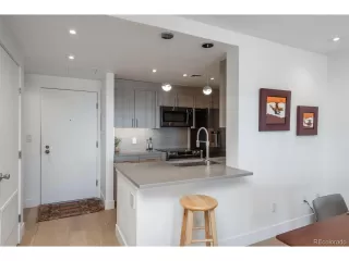 Photo #6: 8736308 Listing