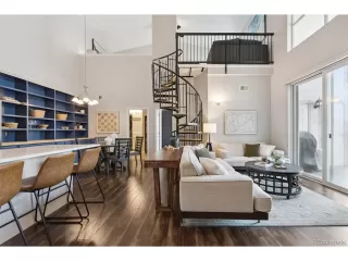 Photo #3: 8742903 Listing