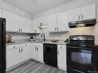 Photo #5: 8743665 Listing