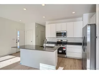 Photo #4: 8748353 Listing