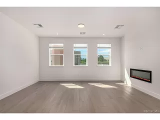 Photo #6: 8762281 Listing