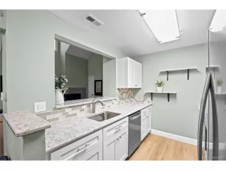 Photo #6: 8765802 Listing