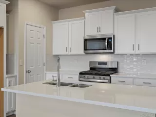 Photo #4: 8769360 Listing