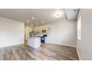 Photo #5: 8771296 Listing