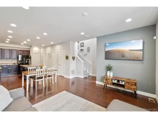 Photo #5: 8783796 Listing