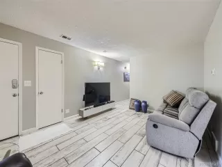 Photo #5: 8802793 Listing