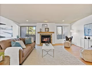 Photo #4: 8809409 Listing