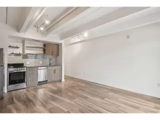 Photo #6: 8821503 Listing