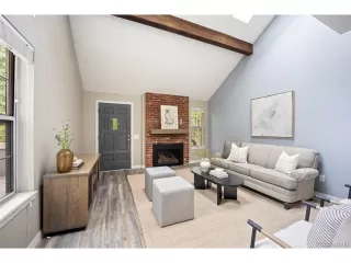 Photo #5: 8822237 Listing