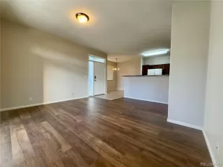 Photo #5: 8823325 Listing