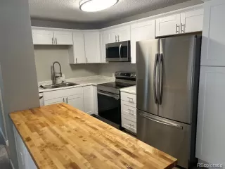 Photo #6: 8832100 Listing