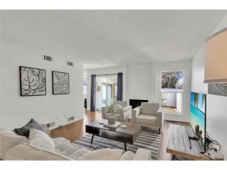 Photo #5: 8832623 Listing