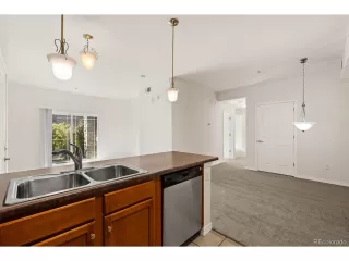 Photo #5: 8840972 Listing